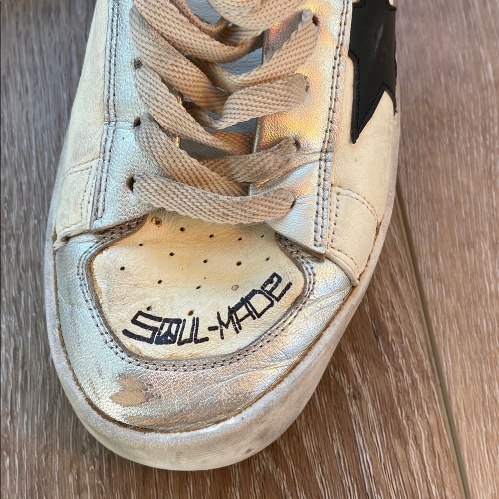 Golden Goose Stardan model—Cream and Black Distressed Sneakers. - Picture 10 of 16